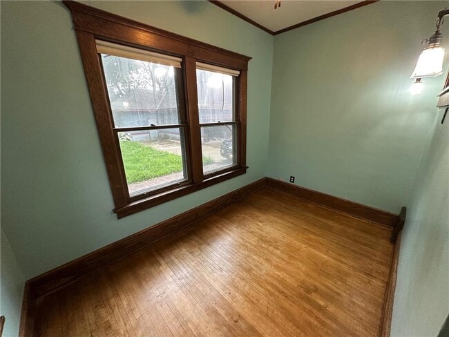 Building Photo - 216 Litchfield Ave SE