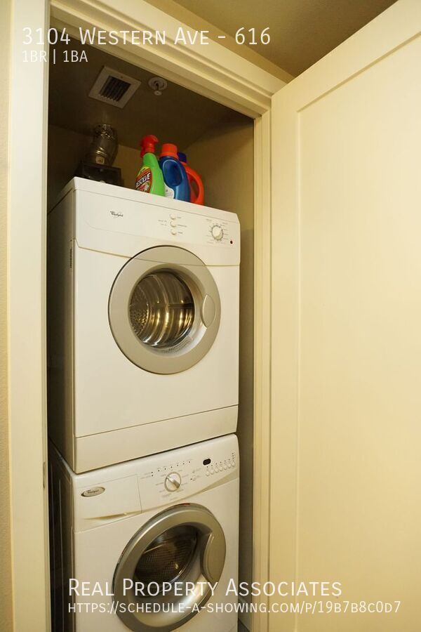 Building Photo - 3104 Western Ave