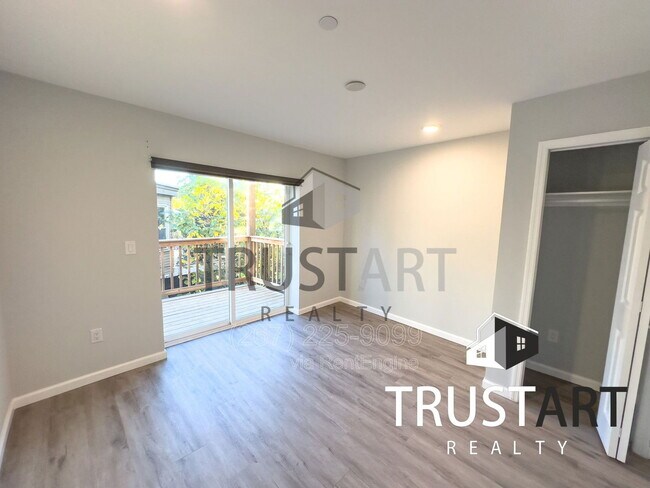 Building Photo - 2404 W Thompson St