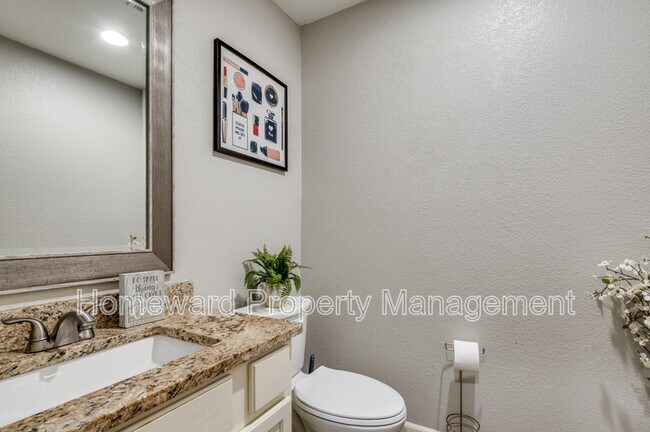 Building Photo - 5203 Chippewa Dr