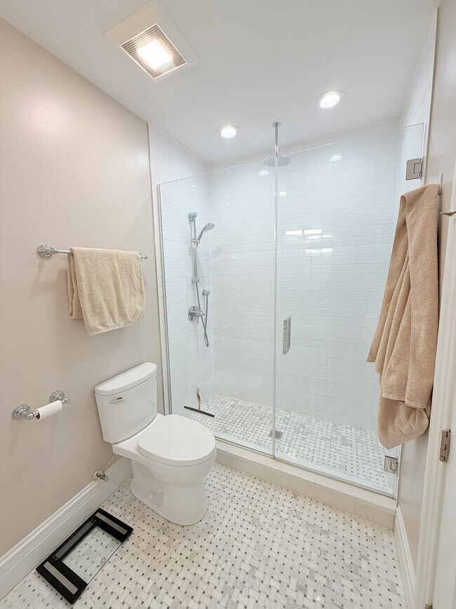 Building Photo - 3646 N Fremont St