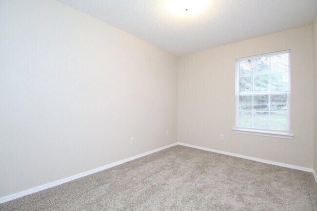 Building Photo - Updated 3BR Patio Home in Brownsville with Open Living Layout, Interior Laundry, Easy-Care Yard &...