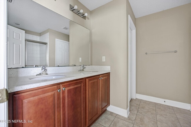 Building Photo - 67 Cres Cove Ct
