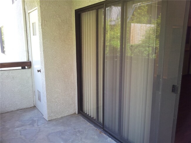 Building Photo - 987 E Del Mar Blvd