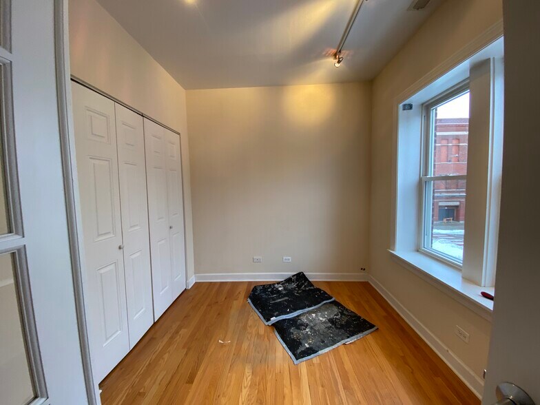 Building Photo - 3246 N Clifton Ave