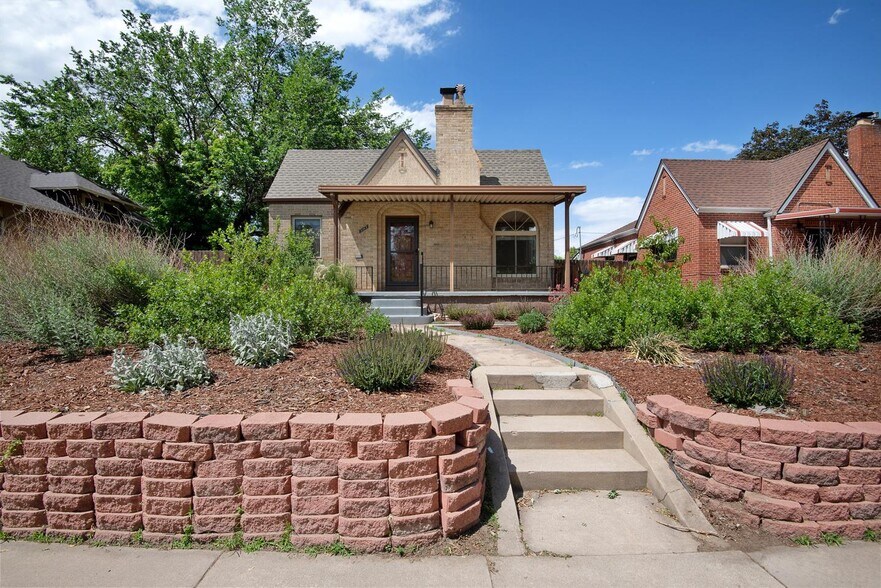 Building Photo - Storybook Sloan Lake home with outdoor paradise