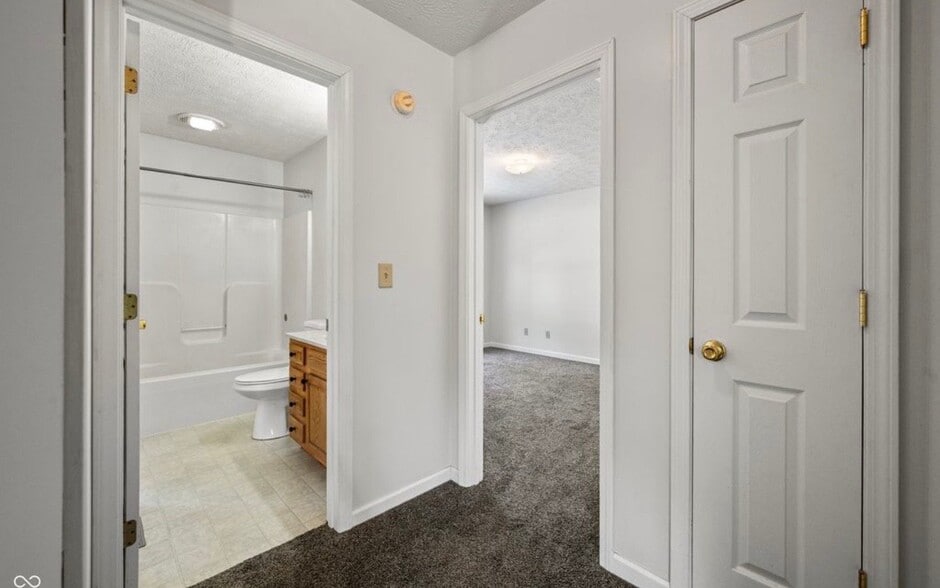Building Photo - 810 W Gaston Dr