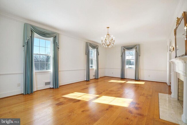 Building Photo - 513 Cathedral Dr