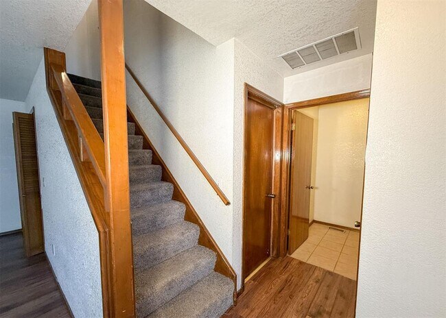 Building Photo - 7019 N Spinnaker Ln