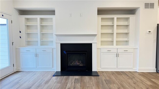 Building Photo - 813 Atkins Ln