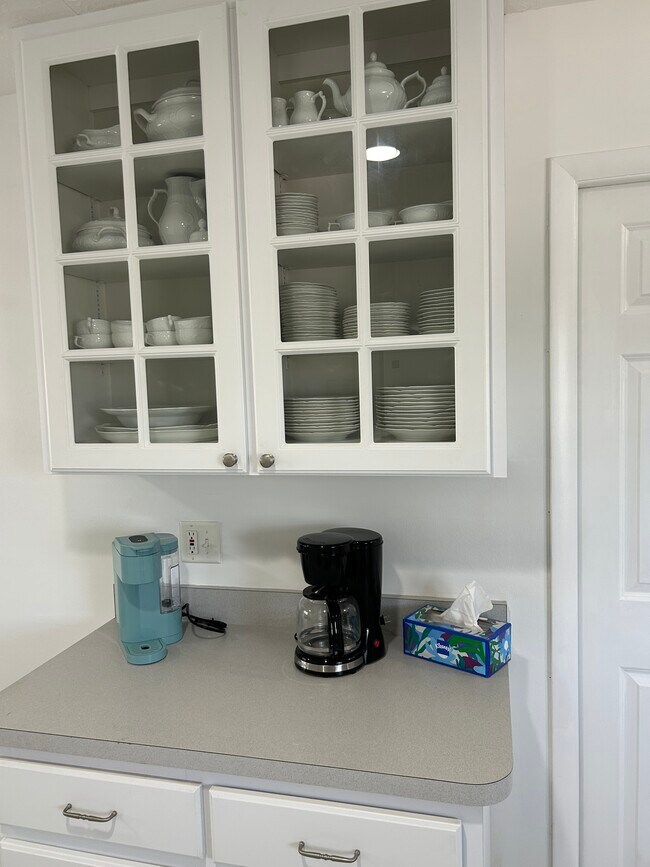 Building Photo - 1220 Lakeside Dr