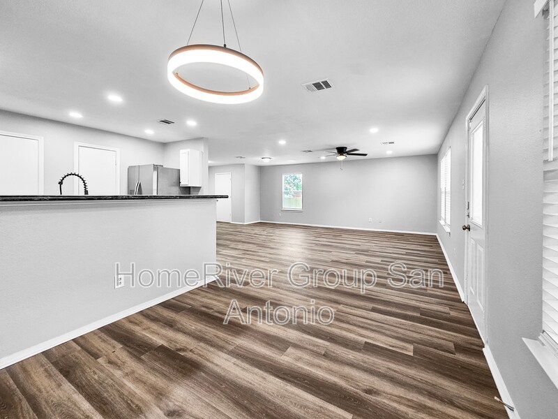 Building Photo - 2907 Candleside Dr