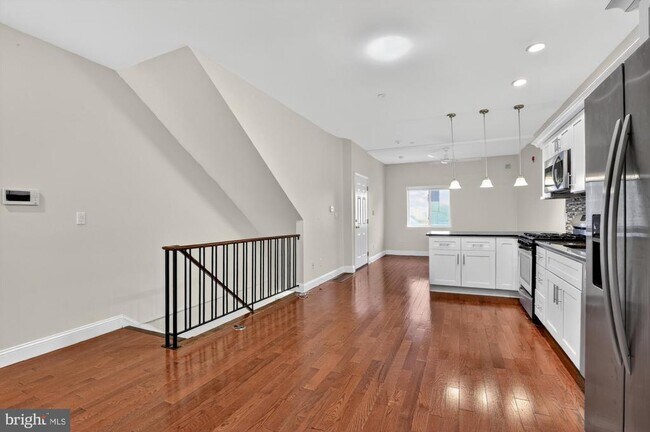 Building Photo - 1802 E Huntingdon St