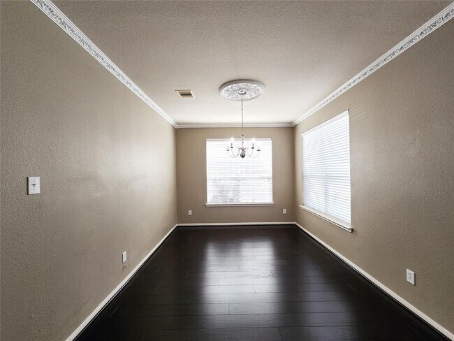 Building Photo - 5827 Eatons Creek Tr