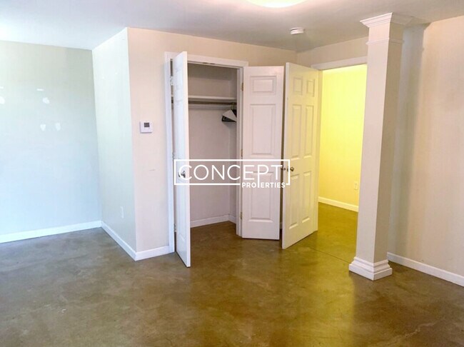 Building Photo - 72 Frankfort St