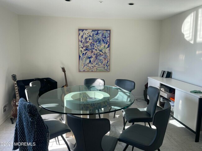 Building Photo - 60 Larchwood Ave