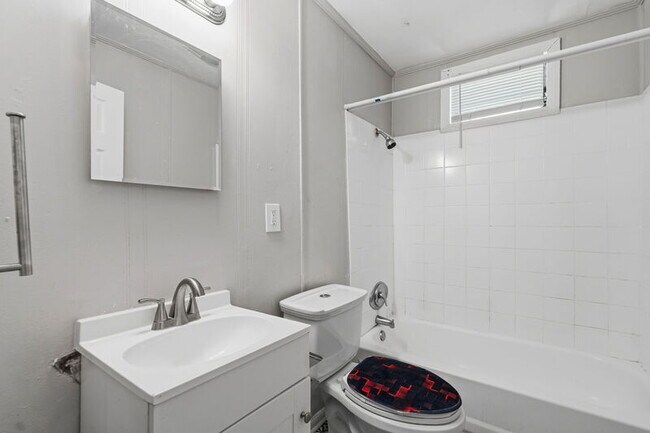 Building Photo - 178 Meador Way SE