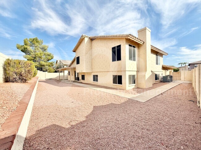 Building Photo - 2718 E Bighorn Ave