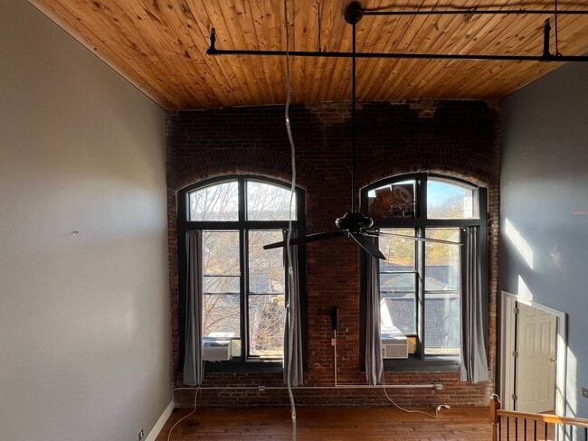 Building Photo - Stunning 2BR/1BA  Condo in Charlotte!!