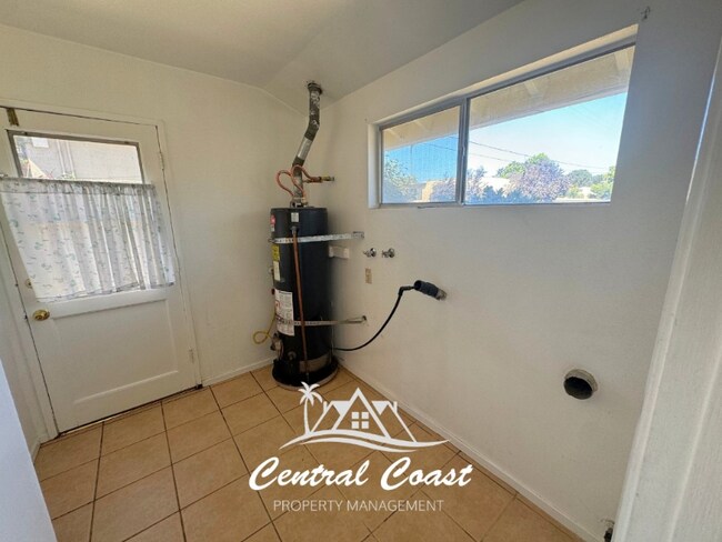 Building Photo - 0 W Camino Colegio