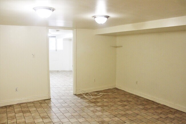 Building Photo - 217 E Preston St