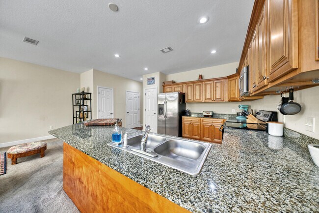 Building Photo - 511 Arbor Lake Dr