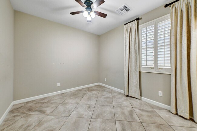 Building Photo - 3631 E Sophie Ln