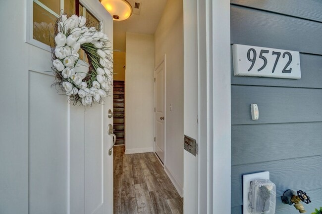 Building Photo - Available 08-05-25! Coastal Luxury Townhom...