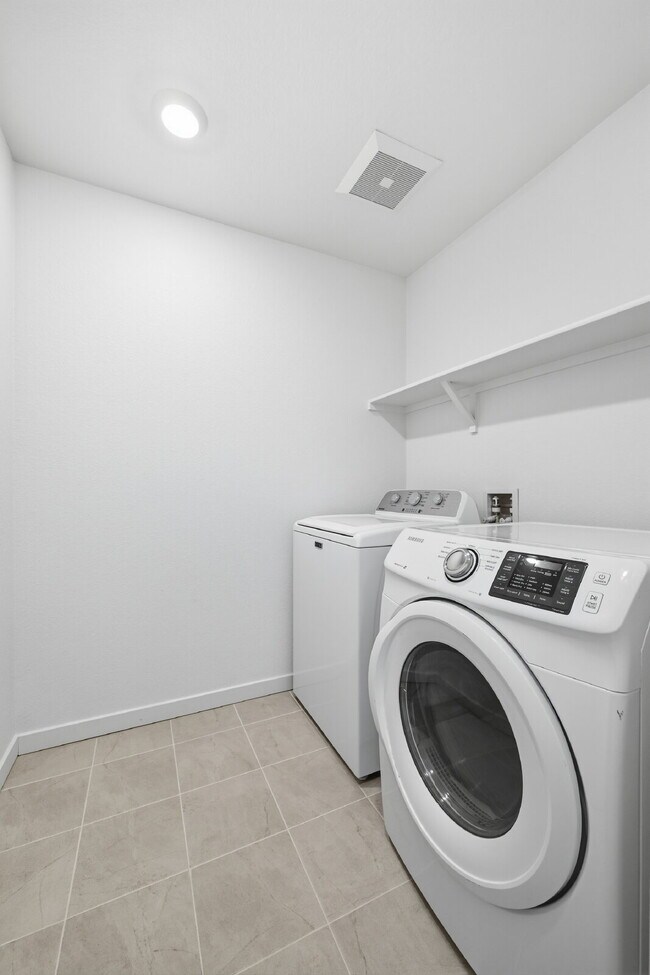 Building Photo - $2,695.95- 3 bed, 2.5 bath Home in Monument with Central AC and 2 Car Garage!