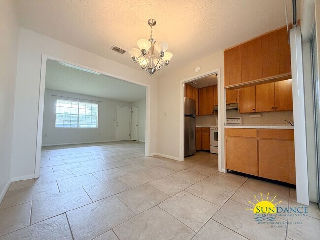 Building Photo - 3BR Home in Shalimar Near Eglin AFB!