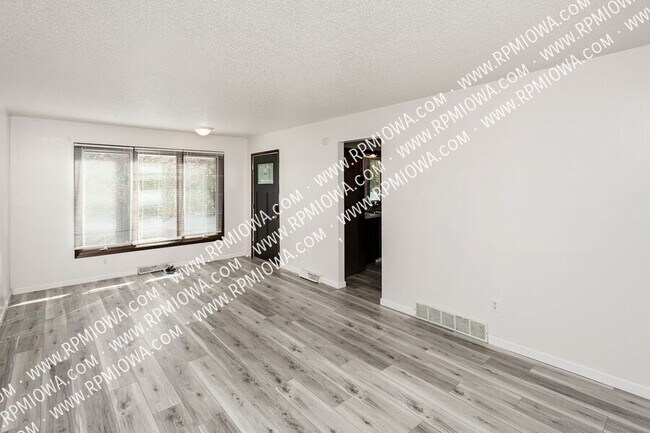 Building Photo - 1020 Williams St