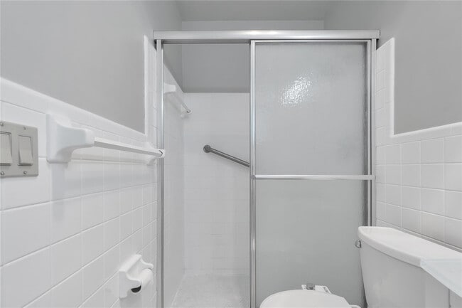 Building Photo - 1049 NW 30th Ct