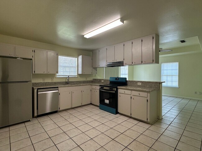 Building Photo - Ready for move in