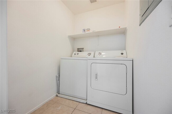 Building Photo - 4847 Double Down Dr