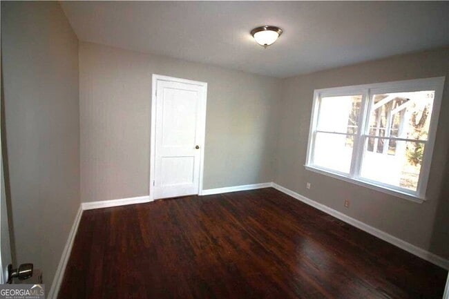 Building Photo - 1040 Shepherds Ln NE