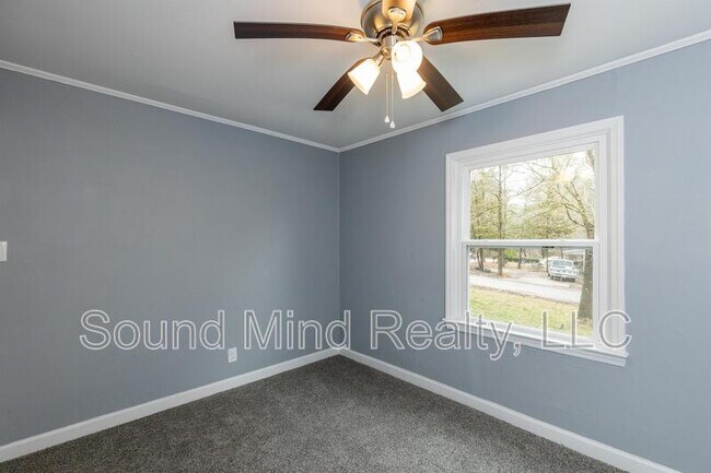 Building Photo - 1729 Dallas St