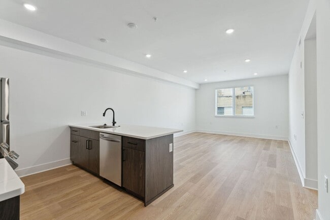 Interior Photo - 1419 W Grange Ave
