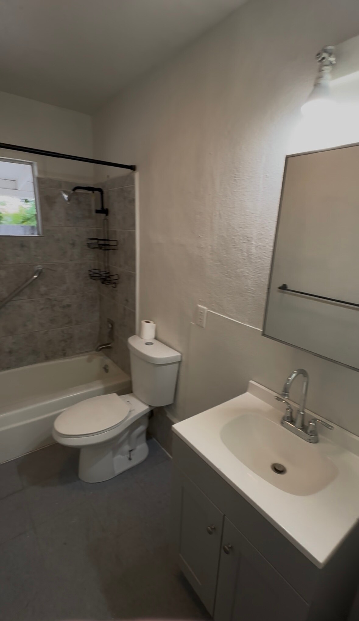 1st bathroom - 440 S Mistletoe Ave