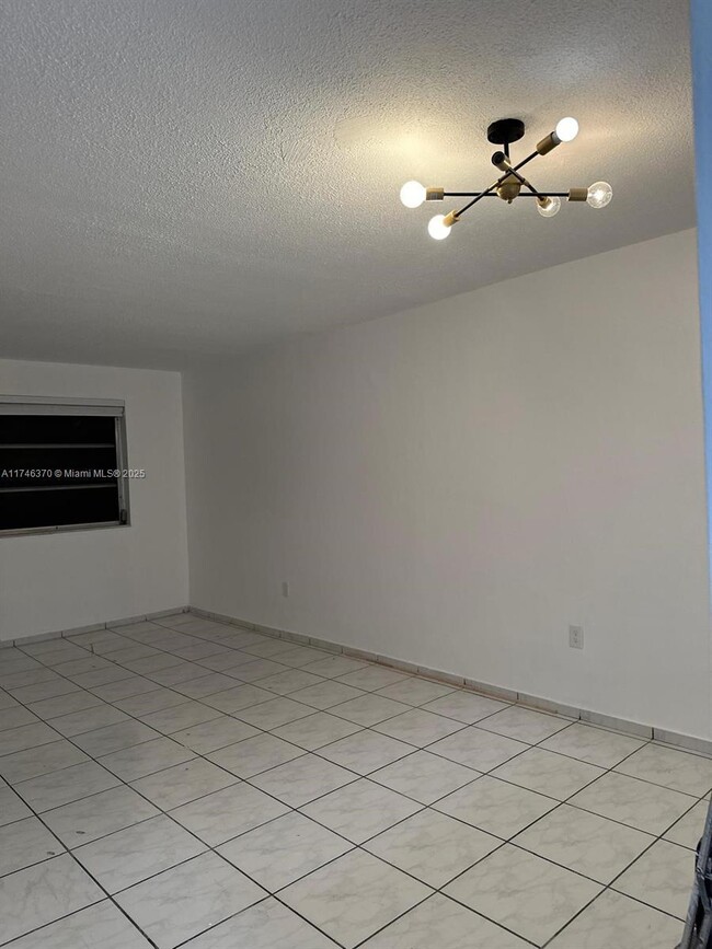 Building Photo - 1 bedroom in Aventura FL 33180