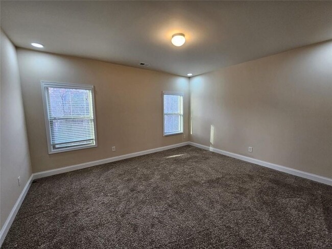 Building Photo - 10 Creekview Dr