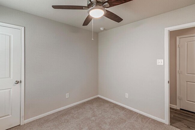 Building Photo - 4922 Blue Jacaranda Wy
