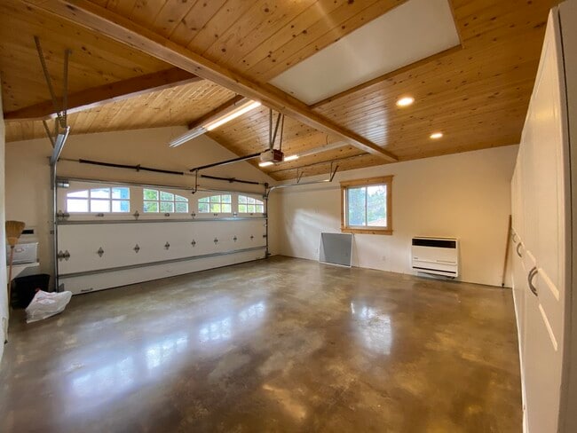 Building Photo - 845 Viewridge Dr