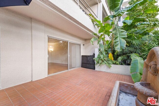 Building Photo - 1131 Alta Loma Rd