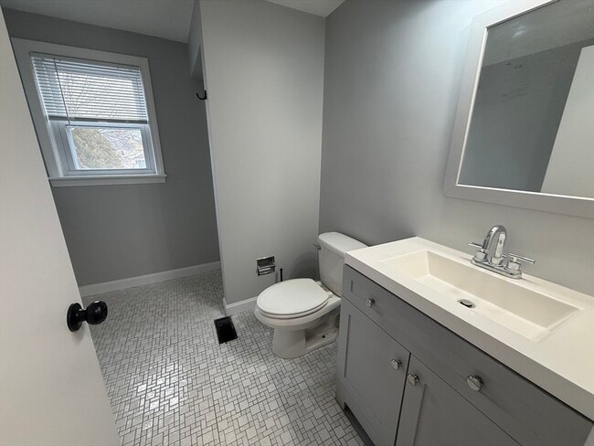 Building Photo - 83 Taylor St