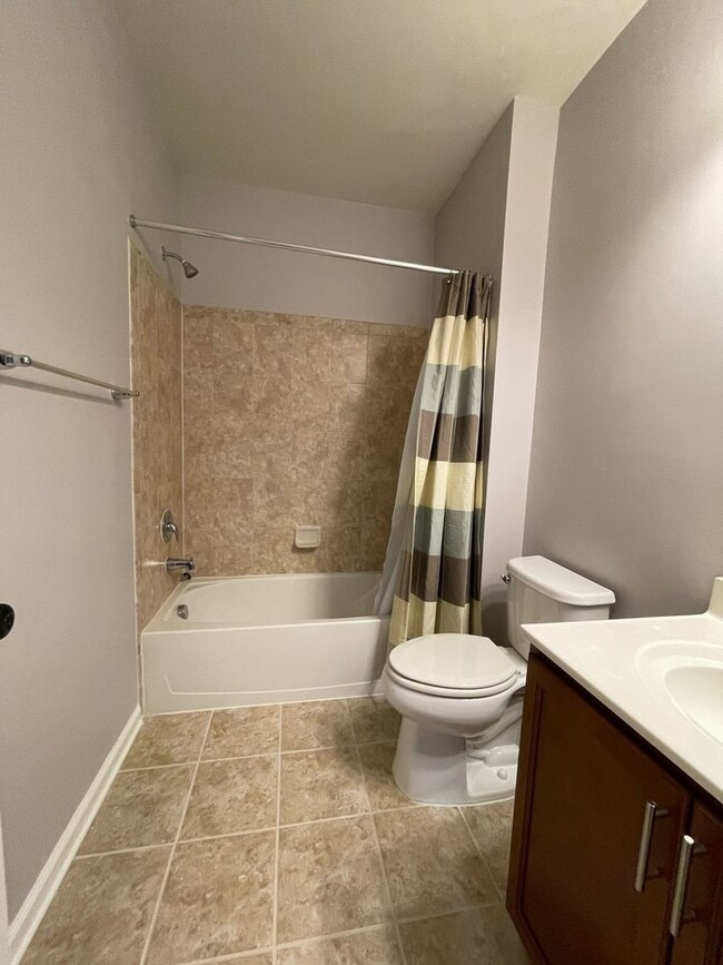 Building Photo - Spectacular 4 Bed 3.5 Bath Townhouse In Br...