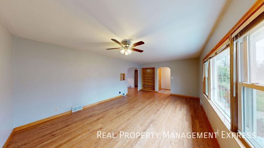 Building Photo - 4 Bedroom, 2 Bathroom Home for Rent in Sioux Falls