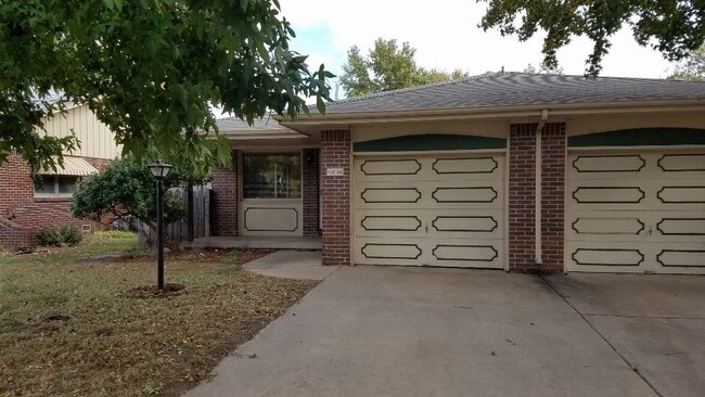 Primary Photo - 1232 N Edwards