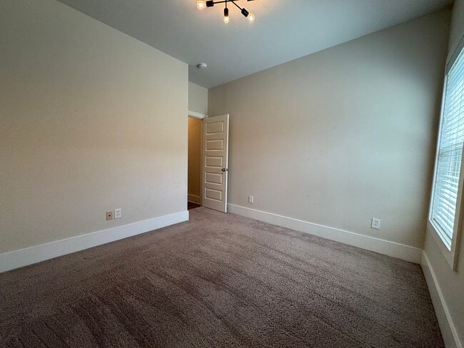 Building Photo - 154 Fernhill Dr NW
