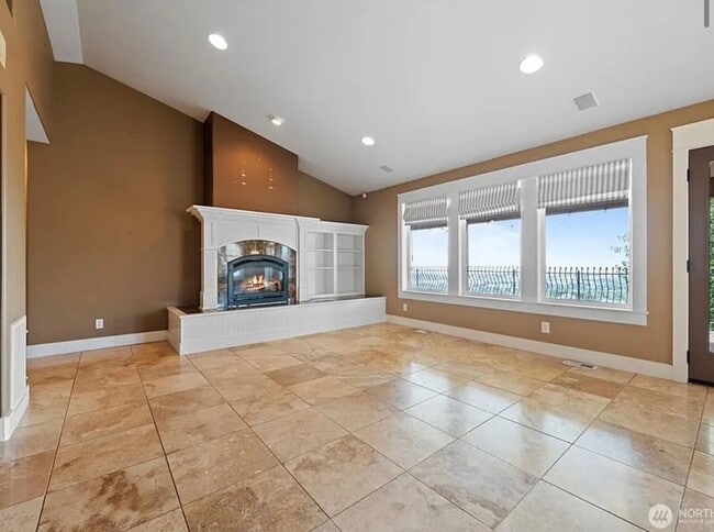 Building Photo - Home with a view for rent in Ephrata