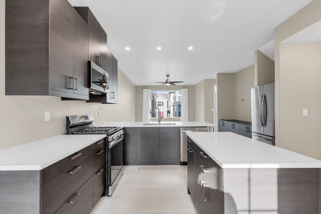 Building Photo - Modern Edgewater Condo Near Sloan’s Lake A...